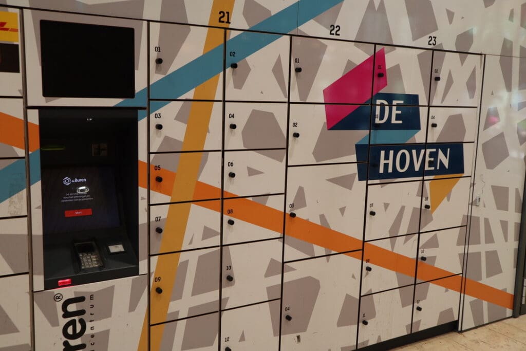 De Buren pakketwand winkelcentrum