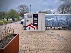 de buren pakketwand in stad
