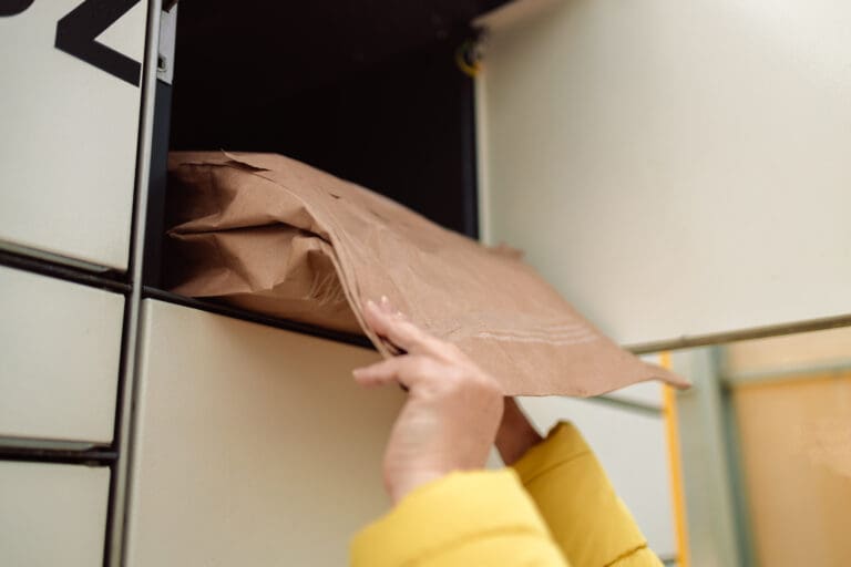 Pakket wordt afgeleverd bij een pakketkluis vandaag