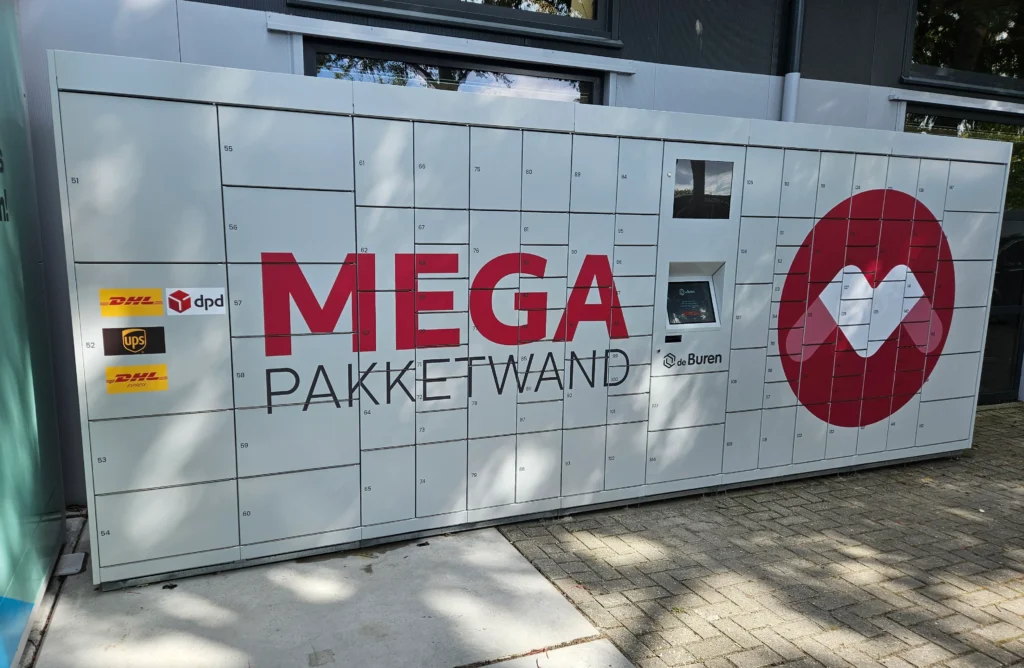 Mega pakketwand bij een carwash in Emmeloord